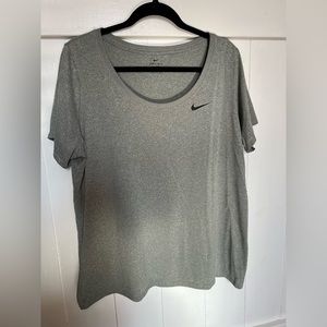 Womens XXL Nike dri-fit t-shirt